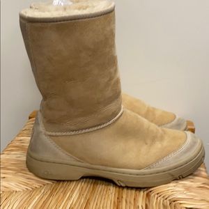 UGG Ultimate Short 5275 size 7